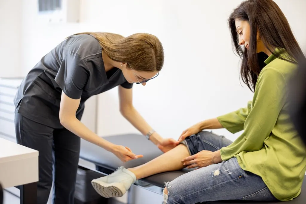 persoana la consult dermatologic